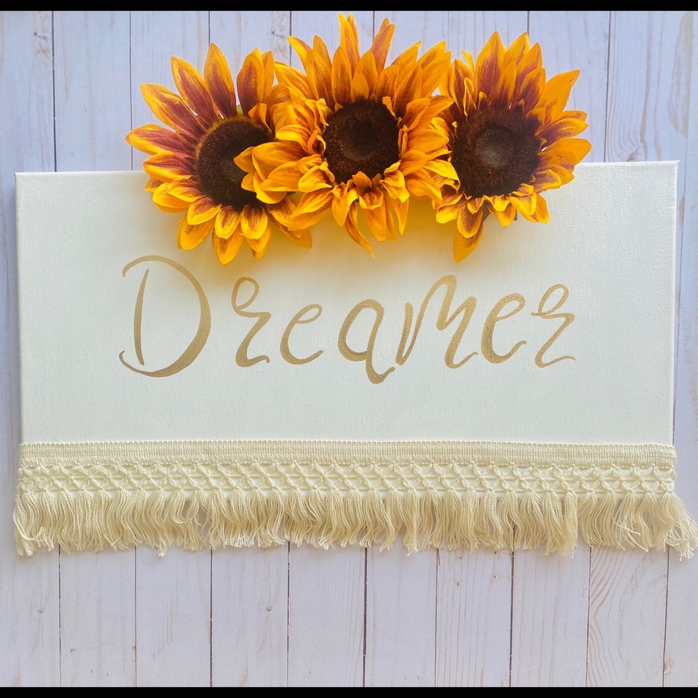 “Dreamer” sunflower wall decor with fringe trim
